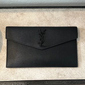 UPTOWN POUCH IN GRAIN DE POUDRE LEATHER - YVES SAINT LAURENT